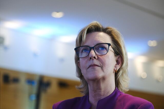 Maria Luís Albuquerque alerta para diferença 'significativa' entre riscos e seguros