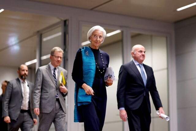 'Prega água, bebe vinho'. Funcionários do BCE revoltados com salário extra de 140 mil euros de Lagarde