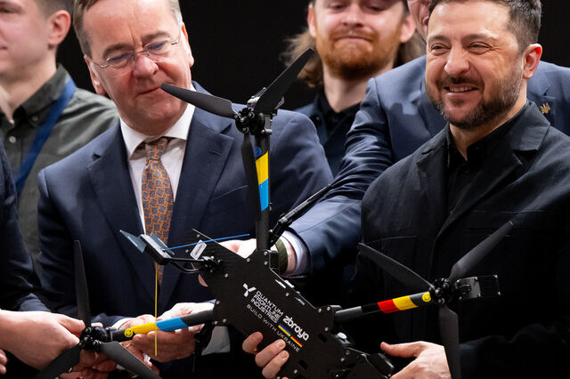 Após quatro anos de guerra na Ucrânia, Europa parte para o rearmamento