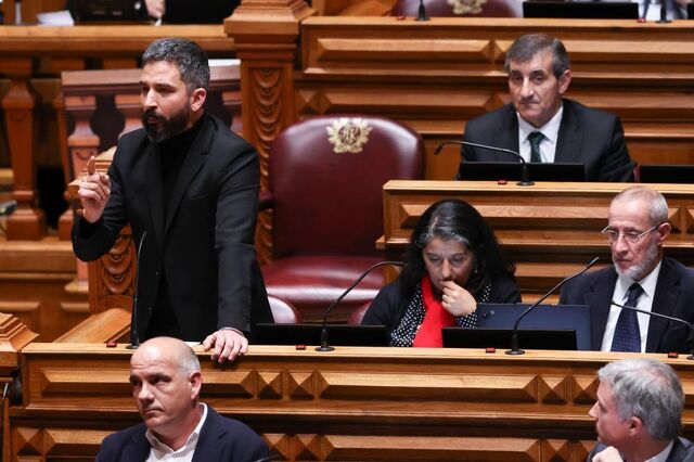 Propostas da esquerda para evitar cortes no lay-off simplificado vão ser discutidas na especialidade