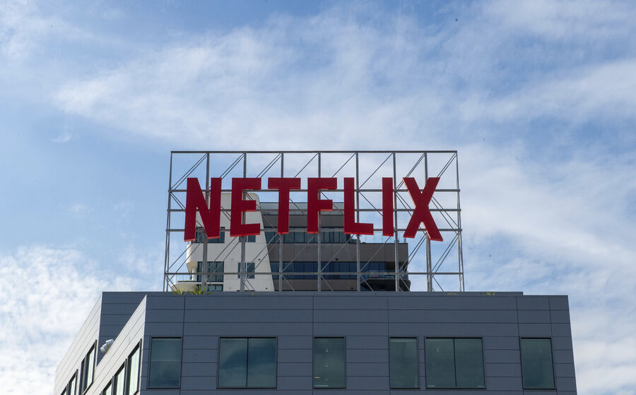 Netflix já sinalizou um aumento de preços para 2026, em parte para pagar o negócio da compra da Warner Bros.