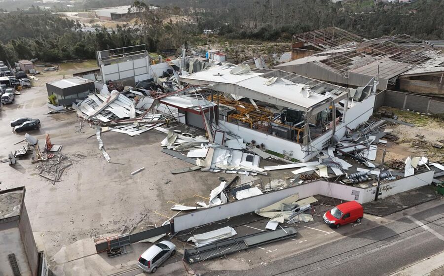 Efeitos do mau tempo devido à passagem da depressão Kristin em Pombal.