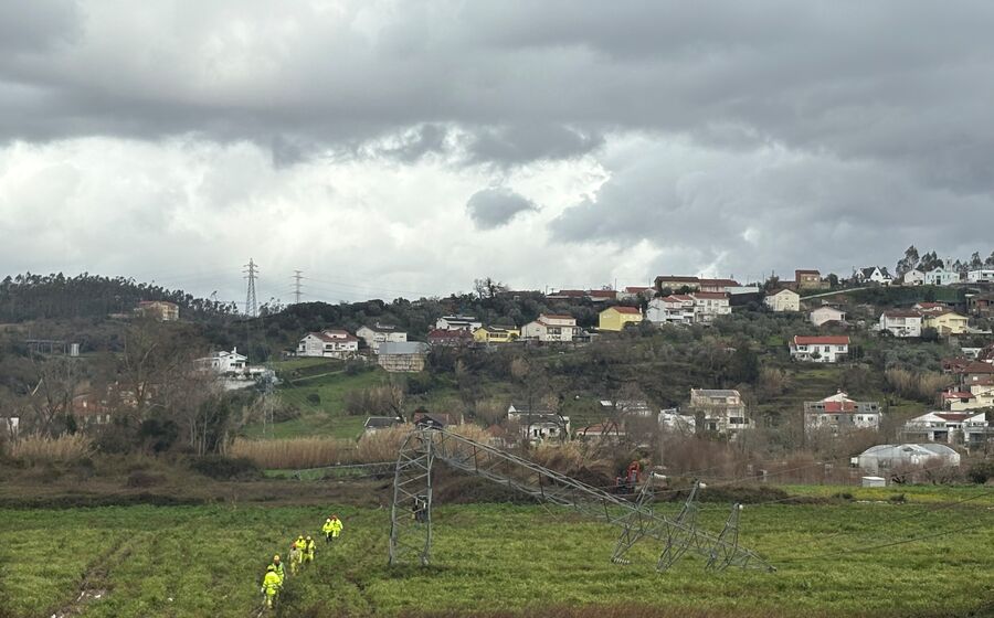 E-Redes trabalha na recuperação das redes elétricas com 2 mil homens no terreno