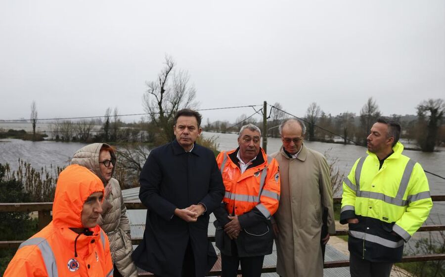 Maria da Graça Carvalho, Luís Montenegro e José Veríssimo, presidente da Câmara de Montemor-o-Velho, avaliaram o impacto das inundações.