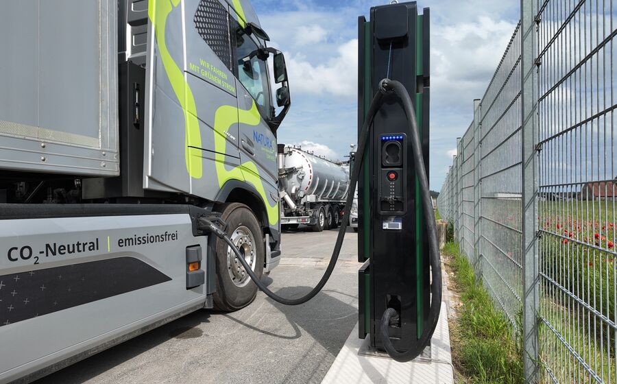 A i-charging tem diversas soluções, entre elas para carregamento de veículos pesados.