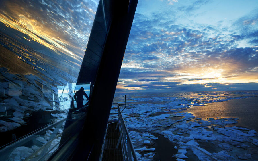 China avança no Ártico com novo navio quebra-gelo, gerando preocupação no Ocidente