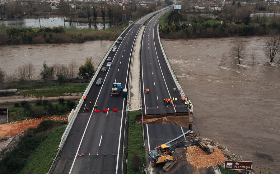 A1 teve de ser reparada junto ao rio Mondego após danos das tempestades