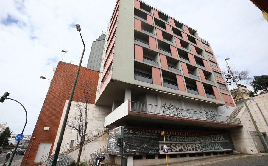 O agravamento no IMI de zonas muito pressionadas pela procura visa incentivar os proprietários a colocar os seus imóveis no mercado. 