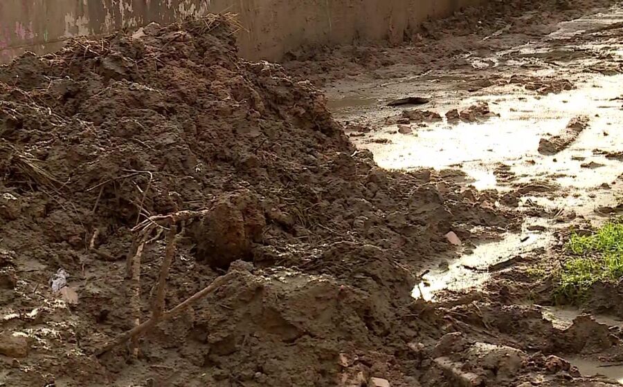 Derrocada perto de prédios habitacionais na Costa de Caparica