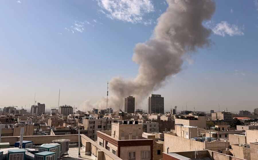 Os ataques ao Irão iniciaram-se na madrugada de sábado.