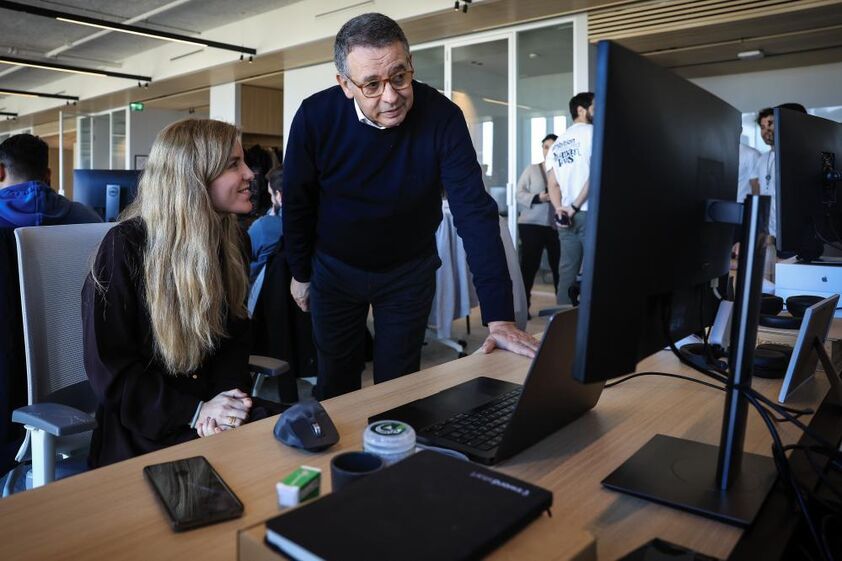 António José Seguro visita a empresa Sword Health, no Porto.