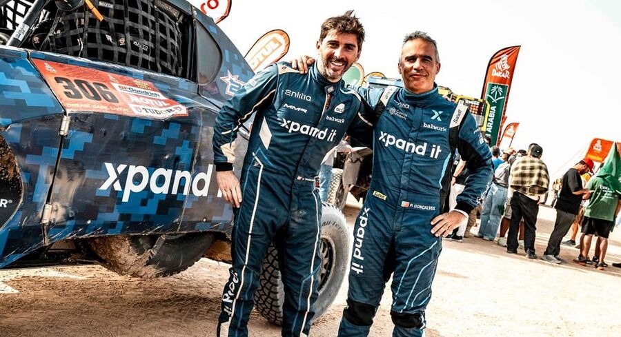 Hugo Magalhães e Pedro Gonçalves (cofundador da Xpand IT) formaram a dupla que ficou em 11.º lugar no Dakar 2026 na categoria de Chalhenger.  