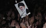 Protestos no Paquistão contra a morte de Al Khamenei