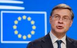 Comissário Europeu para a Economia e Produtividade, Valdis Dombrovskis, na conferência de imprensa após a reunião do Eurogrupo em Bruxelas.