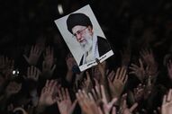 Protestos no Paquistão contra a morte de Al Khamenei