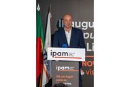 Orador discursa no evento 'Marketing Leads Business' do IPAM