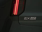 Detalhe da traseira do novo Volvo EX60, um SUV elétrico