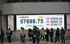 Ações no vermelho, crude em alta e receios sobre inflação. Ataque dos EUA ao Irão agrava volatilidade