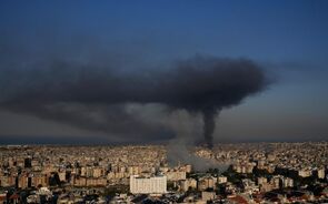 Irão afirma ter destruído base dos EUA no Bahrein. Instalações da Amazon atingidas