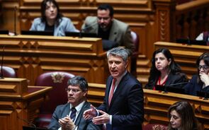 Os socialistas vão viabilizar a proposta do Governo, mas querem mexidas na especialidade. 