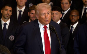 Trump promete medidas para travar subida do petróleo. Marinha e Força Aérea iranianas 'foram destruídas'  