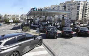 Subida dos preços dos combustíveis com o conflito do Médio Oriente fez atividade económica recuar.