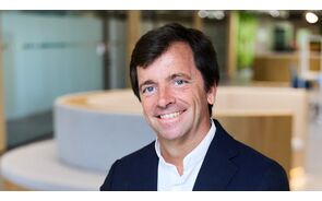 Duarte Bello passa a liderar também Portugal e Espanha