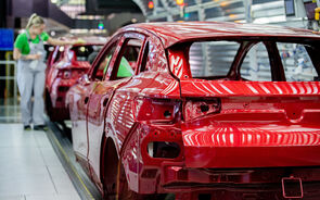 Guerra no Irão ameaça ser novo golpe para setor automóvel