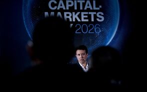 Carlos Mota dos Santos critica a falta de previsibilidade nas grandes obras em Portugal.