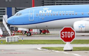 KLM cancela todos os voos para o Dubai até 28 de março. Terceiro navio atacado perto de Ormuz