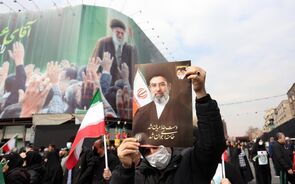 Novo líder supremo diz que Irão vai continuar a retaliar e quer Estreito de Ormuz fechado