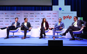 Produtividade, escala, talento e execução estiveram no centro do debate que reuniu João Falcão, Marlos Henrique da Silva, Philomène Dias, Fábio Gomes, e Pedro Coelho, para discutir os bloqueios e as oportunidades da competitividade portuguesa.