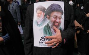 Novo líder supremo diz que Irão vai continuar a retaliar e quer Estreito de Ormuz fechado