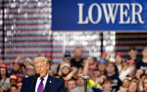 Donald Trump está a avaliar vários mecanismos para travar subidas do petróleo