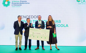 Filipe Santos recebeu o prémio na categoria “Novas Tecnologias na Produção Agrícola”, com o projeto Modular-E, uma plataforma robótica modular, elétrica e autónoma, desenvolvida para apoiar a agricultura em terrenos exigentes, como as vinhas de montanha.