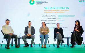 À conversa sobre a evolução da inovação no setor agroalimentar, Filipa Sacadura, da P-BIO, moderou um debate que reuniu José Torres Farinha, Maria Beatriz Oliveira, Lucas Coelho e Maria de Lurdes Inácio, antigos vencedores do Prémio Empreendedorismo e Inovação do Crédito Agrícola.