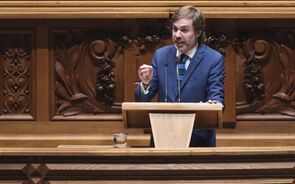 João Almeida, do CDS-PP, diz que a iniciativa serve para 'honrar' os símbolos nacionais