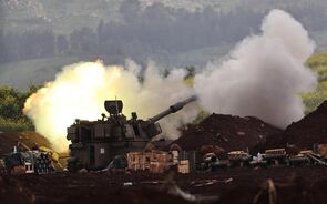 EUA pressionam Japão e Coreia do Sul para proteger Ormuz. Petroleiro atingido no Omã