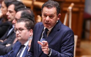 Gabinete de Luís Montenegro pediu respostas ao serviços jurídicos 'com carácter de urgência'.