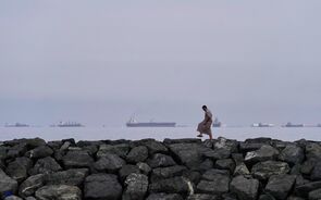 'Contra-bloqueio' de Trump sem apoio de aliados agita mercados