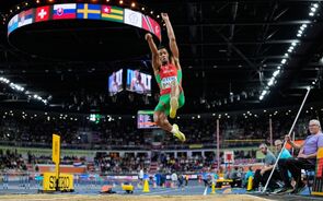 Gerson Baldé é campeão mundial do salto em comprimento de pista curta