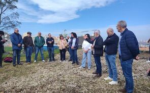 “No domingo, Dia Mundial da Árvore, começamos a replantar aquele espaço de onde tinha sido cortada toda a vegetação”, revelou Luís Filipe Menezes.