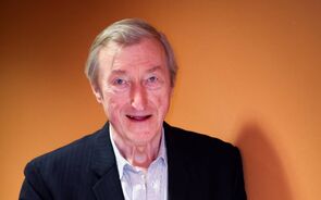 Barnes, 80 anos, ficou conhecido com “O papagaio de Flaubert”, de 1984. 