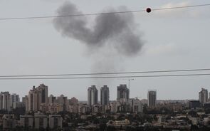 Trump quer ficar com o petróleo iraniano e garante que 20 petroleiros vão atravessar Ormuz 