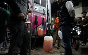 Comissário europeu do Clima diz compreender o mal-estar provocado pelos 'lucros ultrajantes' das empresas energéticas em período de crise