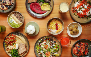 Pequenos-almoços LOCAL: energia e consciência com alimentos naturais