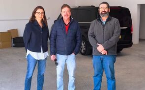 Quim Barreiros com o presidente da Câmara de Caminha, Liliana Silva, e Cunha Júnior, presidente da Associação Empresarial de Viana do Castelo.