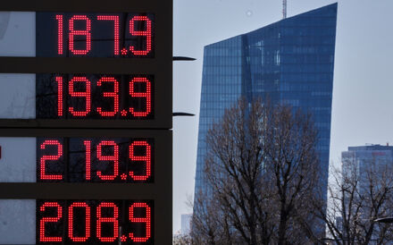 O preço dos combustíveis é uma das faces mais visíveis do conflito no Irão, que poderá obrigar o BCE a subir juros.