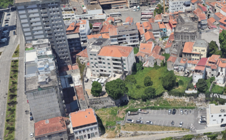 Está a nascer um complexo habitacional municipal no vazio urbano da portuense Rua das Carvalheiras. 