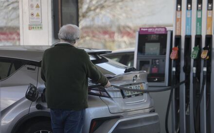 O gasóleo pode subir até 17 cêntimos e a gasolina nove cêntimos a partir da próxima segunda-feira.